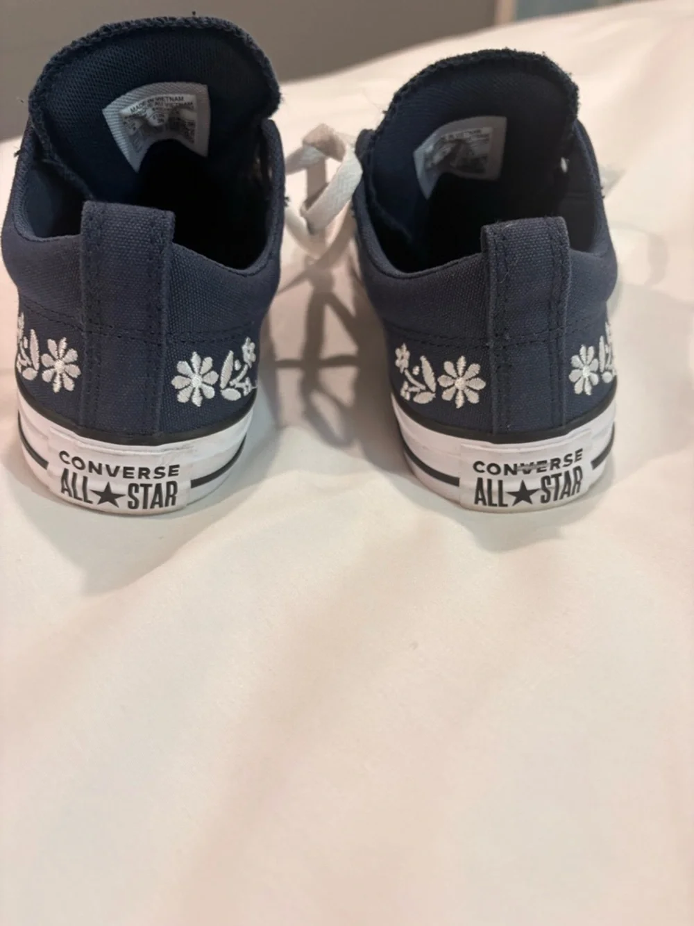 Converse womens Chuck Taylor Low Top Sneakers in Navy with White Floral size 8 - Picture 3 of 5